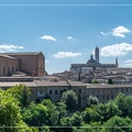 Vue sur sienne avec à gauche la Basilique San Domenico, et à droite la Cathédrale de Sienne