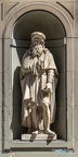 Statue de Léonard de Vinci dans la cours du Musée des Offices