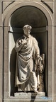 Statue de Dante dans la cours du Musée des Offices