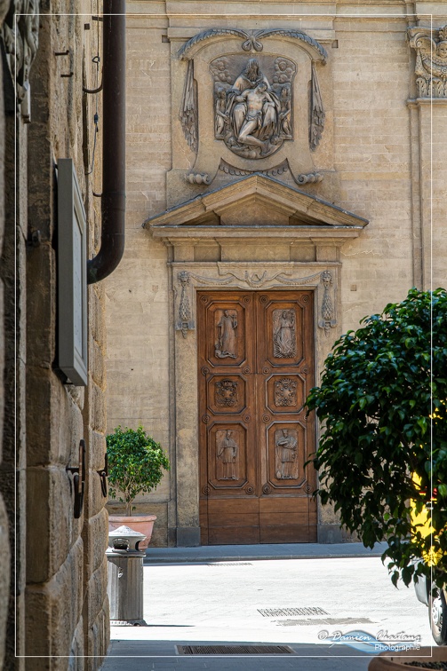 Entrée de la Basilique Santa Trinita